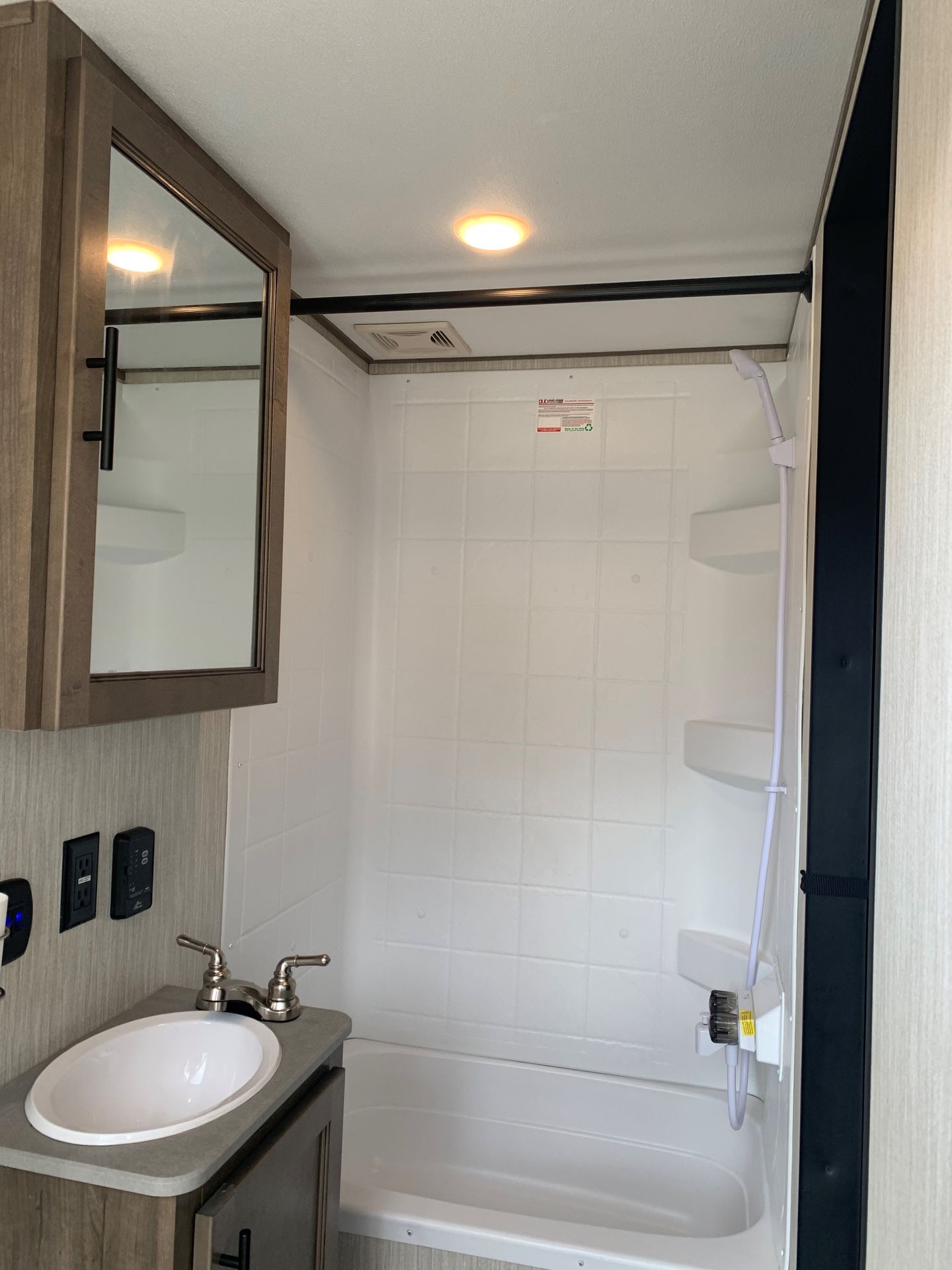Photo 17 - 2021 Forest River Fifth Wheel rental photo 19