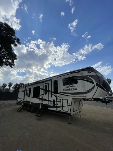 2015 Keystone Rv Montana 3711FL Fifth Wheel for rent in Riverside, CA
