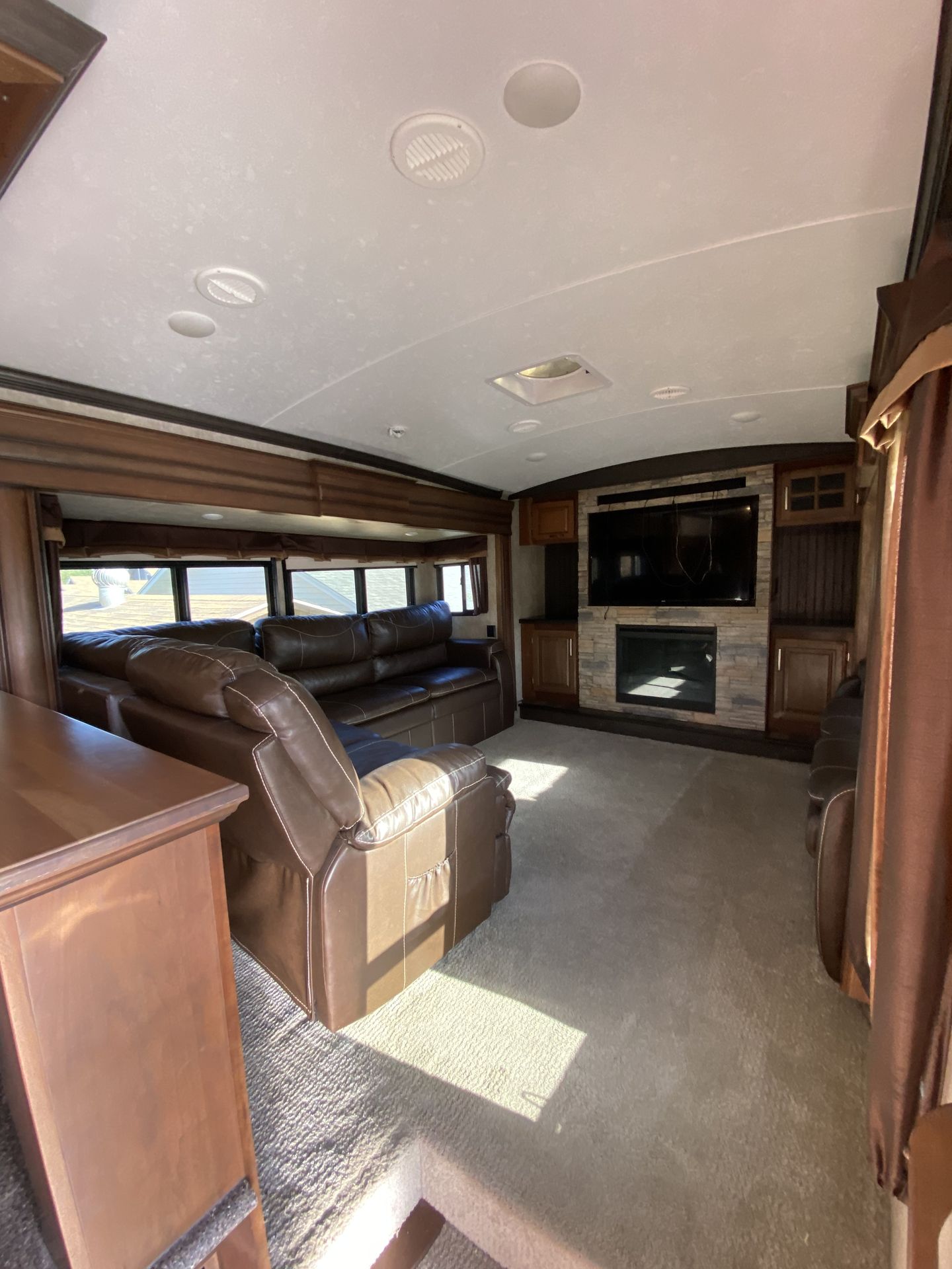Photo 6 - 2015 Keystone Rv Fifth Wheel rental photo 5