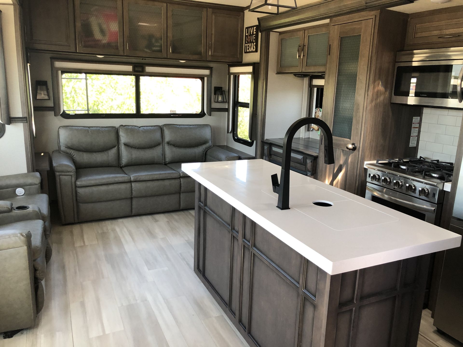 Photo 0 - 2022 Grand Design Fifth Wheel rental photo 2