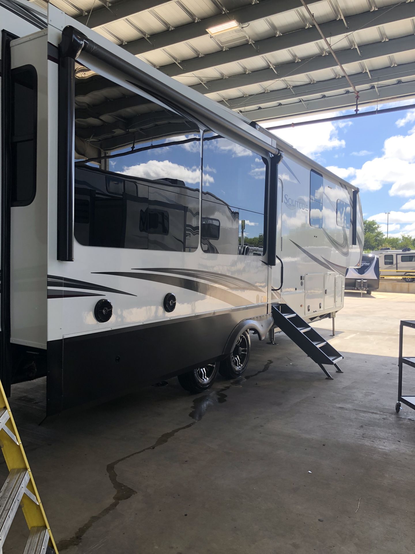 Photo 2 - 2022 Grand Design Fifth Wheel rental photo 4