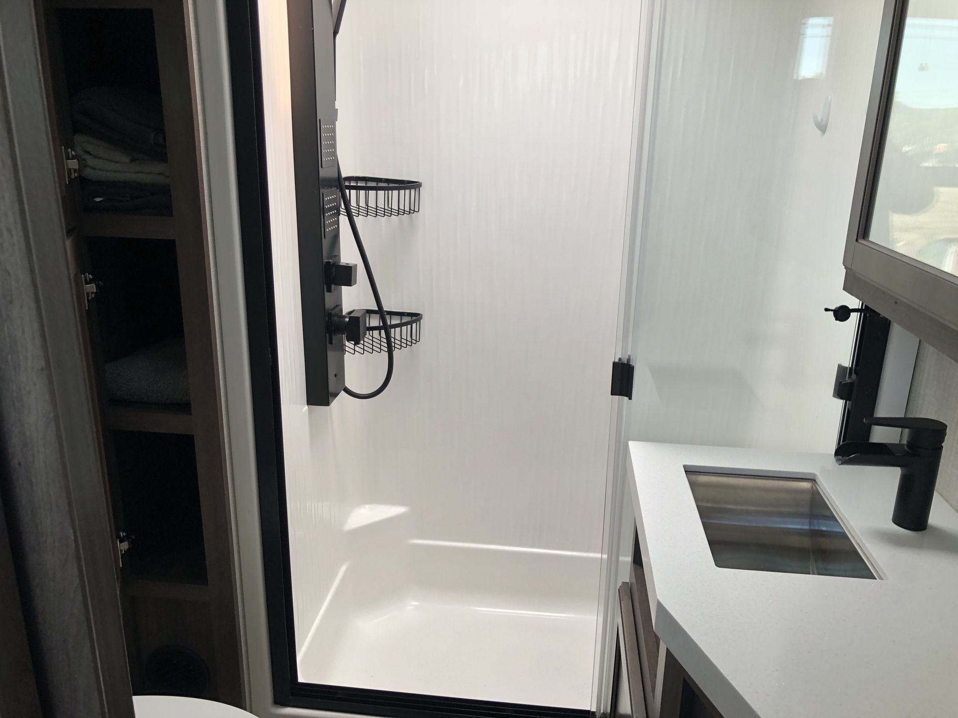 Photo 3 - 2022 Grand Design Fifth Wheel rental photo 5