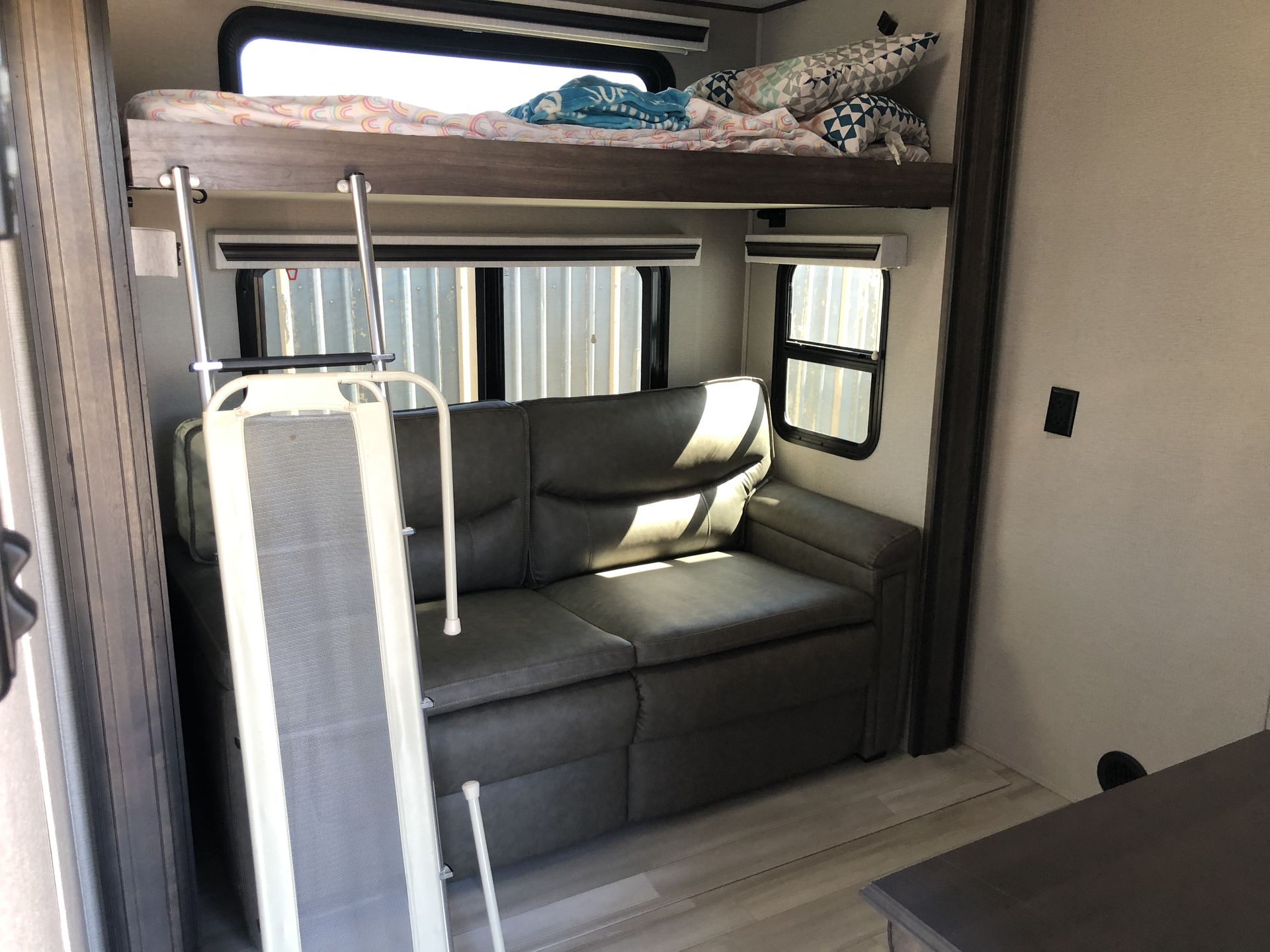 Photo 5 - 2022 Grand Design Fifth Wheel rental photo 7