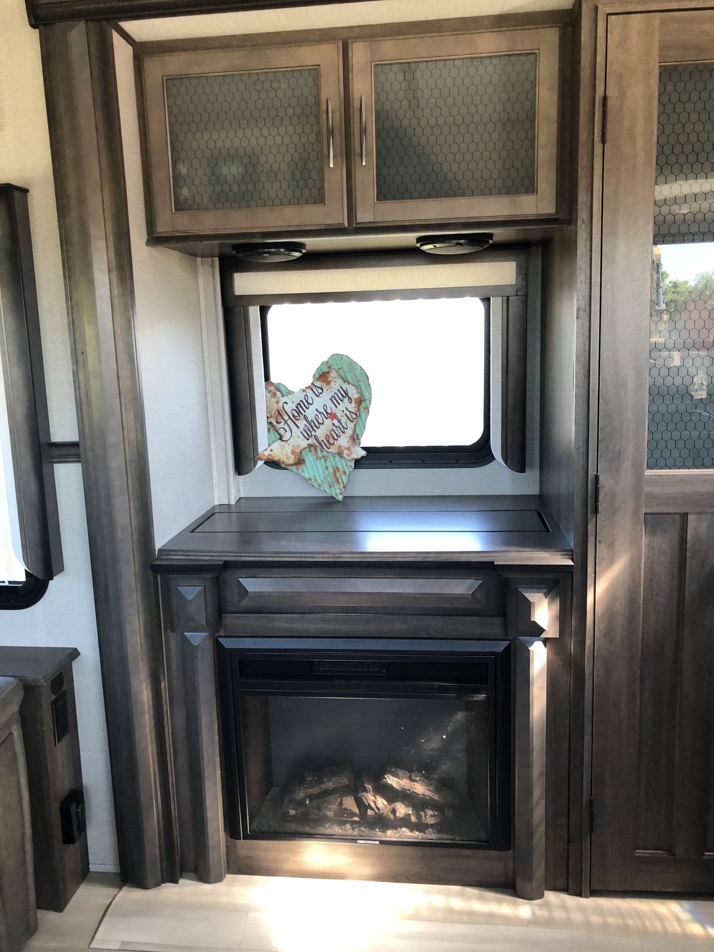 Photo 8 - 2022 Grand Design Fifth Wheel rental photo 10
