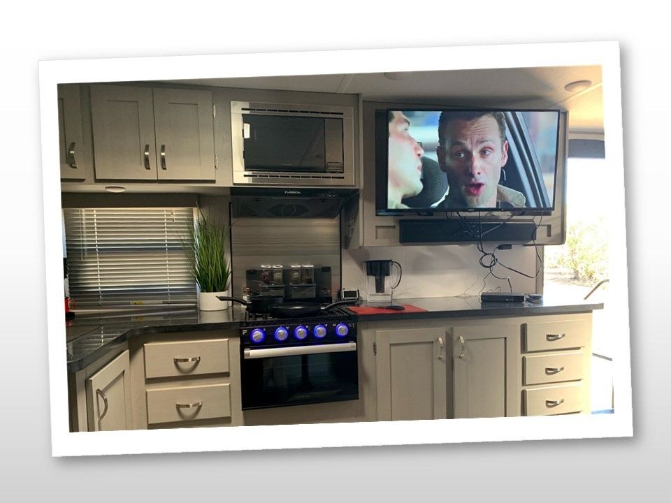 Photo 2 - 2018 Prime Time Travel Trailer rental photo 4