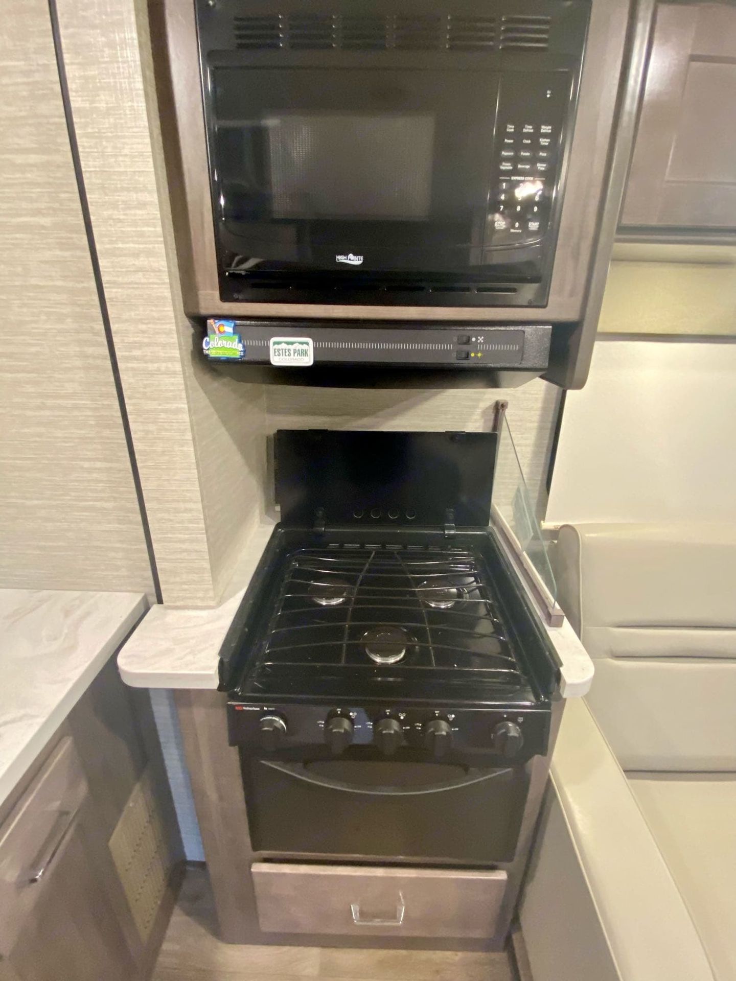Photo 5 - 2021 Winnebago Class C Motorhome rental photo 9