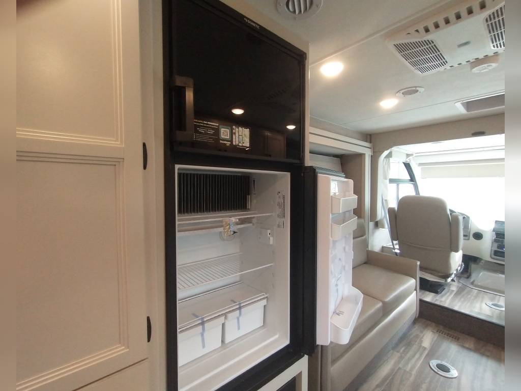 Photo 1 - 2023 Thor Class A Motorhome rental photo 6