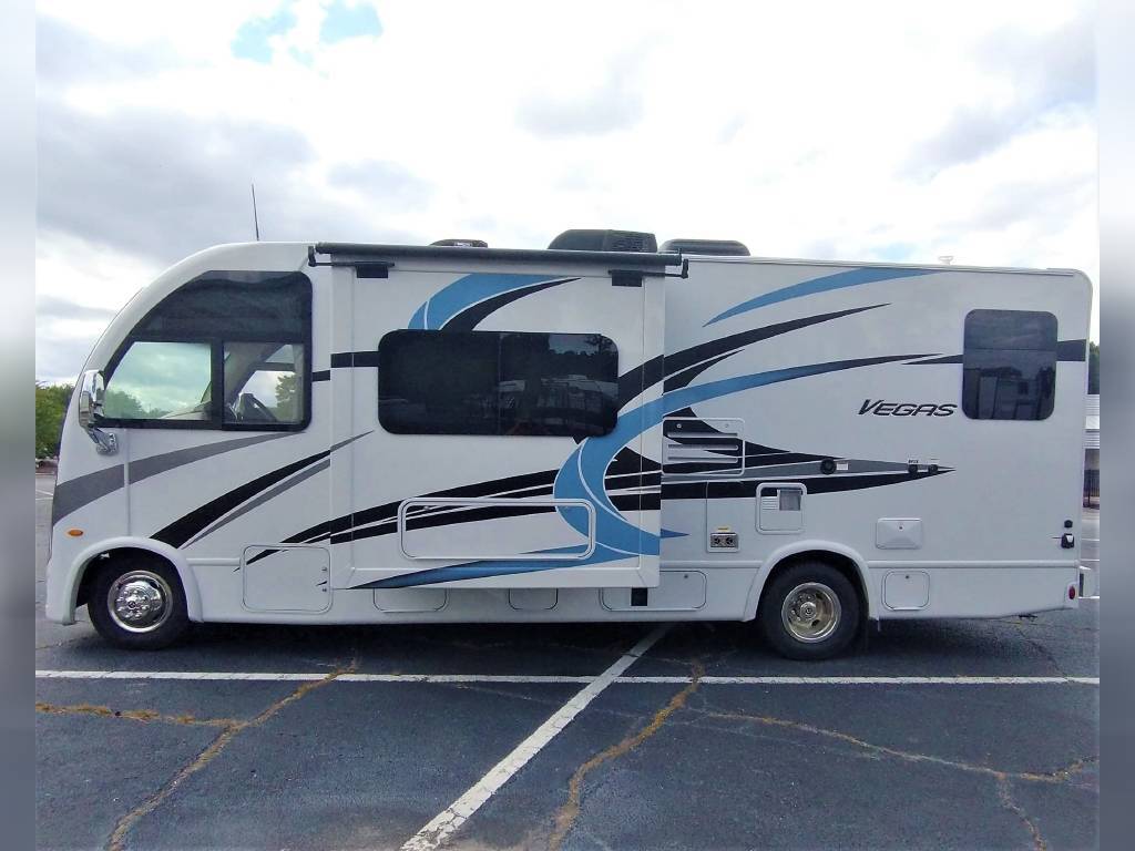 Photo 2 - 2023 Thor Class A Motorhome rental photo 15