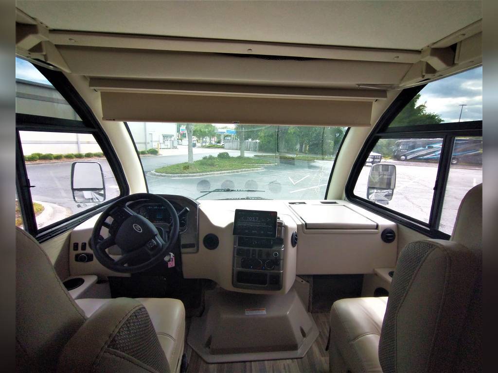 Photo 2 - 2023 Thor Class A Motorhome rental photo 17