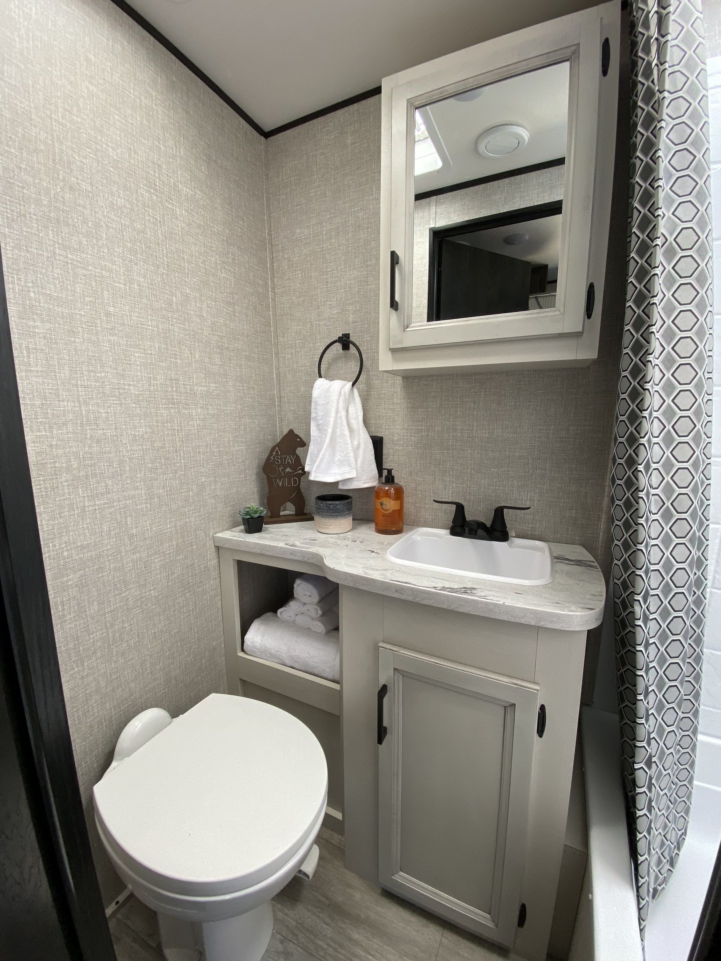 Photo 10 - 2022 Jayco Travel Trailer rental photo 11