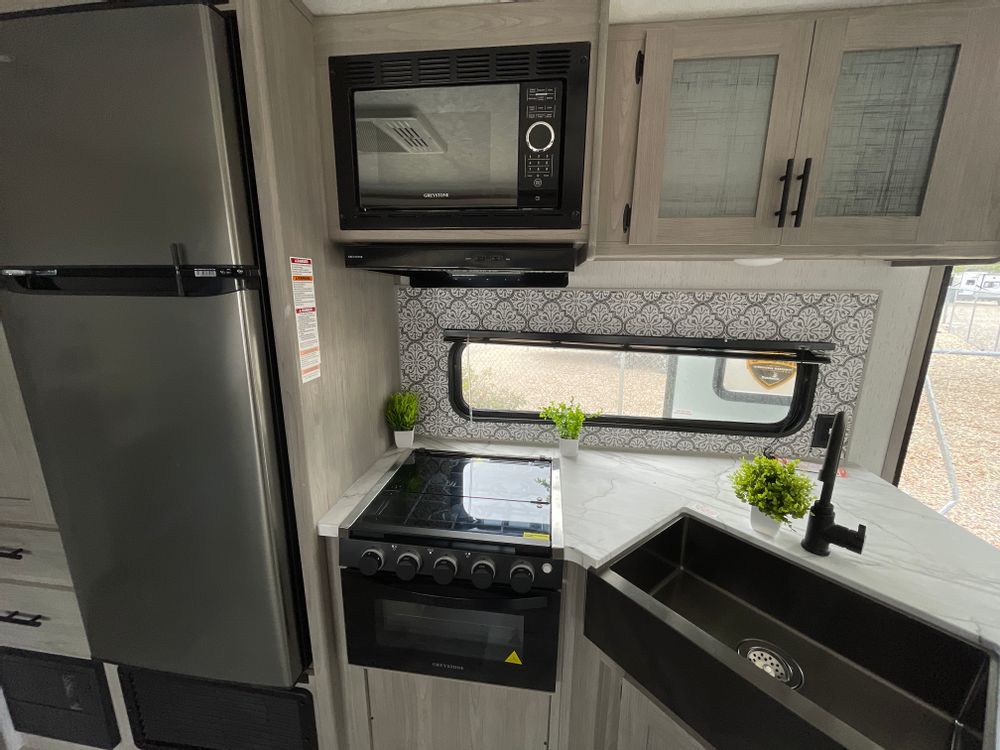 Photo 5 - 2022 Coleman Travel Trailer rental photo 7