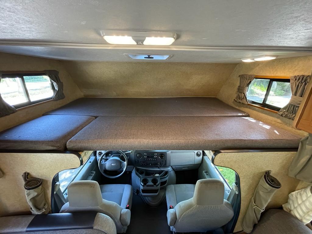 Photo 6 - 2016 Ford Class C Motorhome rental photo 8