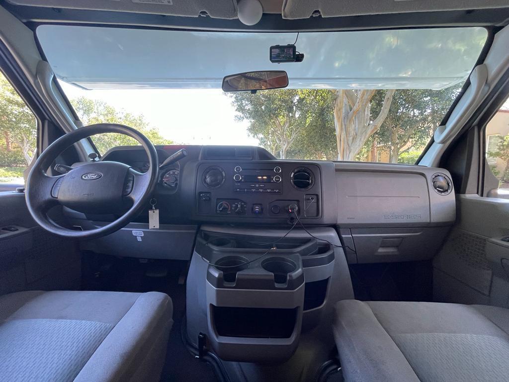 Photo 8 - 2016 Ford Class C Motorhome rental photo 10