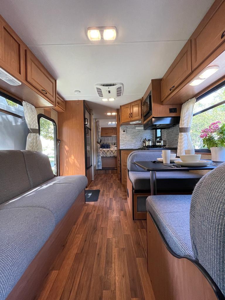 Photo 9 - 2016 Ford Class C Motorhome rental photo 11