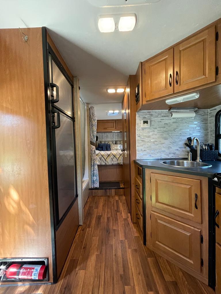 Photo 10 - 2016 Ford Class C Motorhome rental photo 12