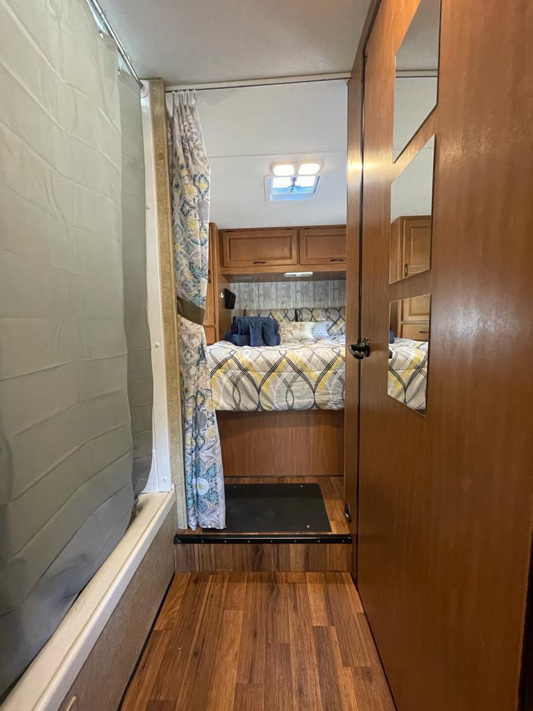 Photo 12 - 2016 Ford Class C Motorhome rental photo 14