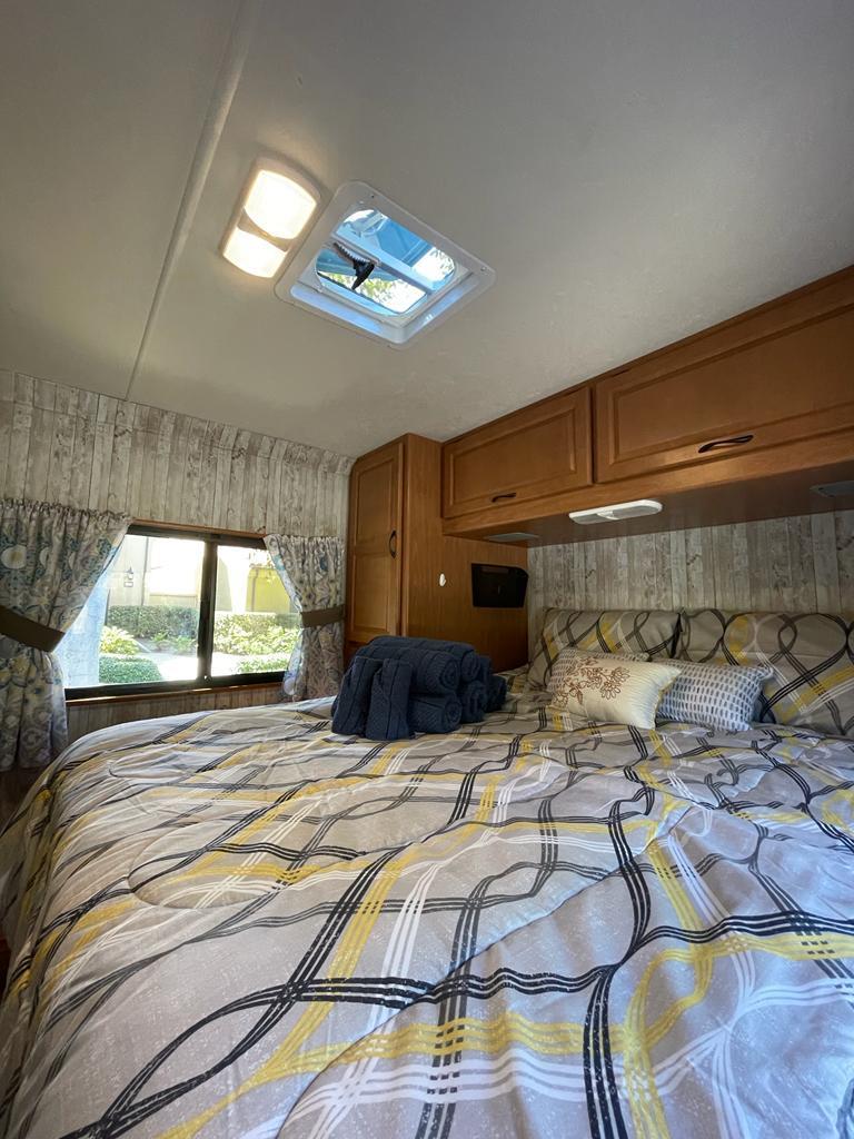 Photo 15 - 2016 Ford Class C Motorhome rental photo 17