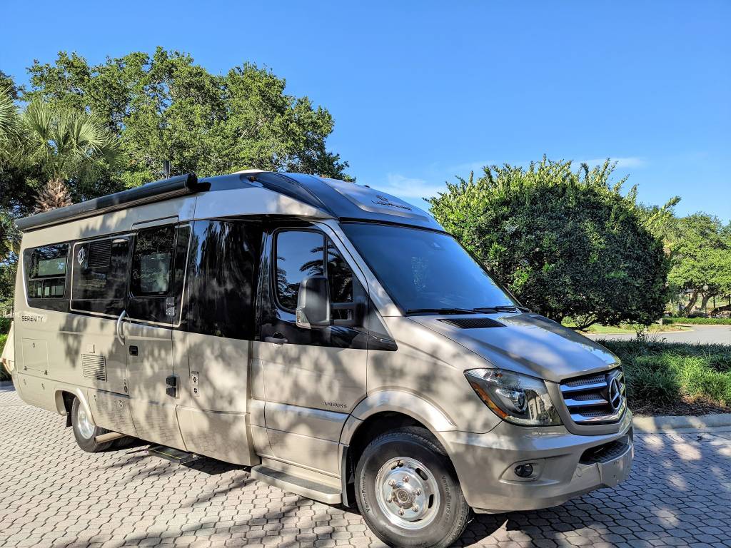 Photo 3 - 2019 Leisure Travel Class B Motorhome rental photo 11