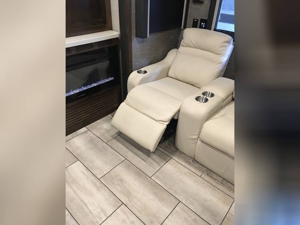 Photo 2 - 2021 Tiffin Motorhomes Class A Motorhome rental photo 8