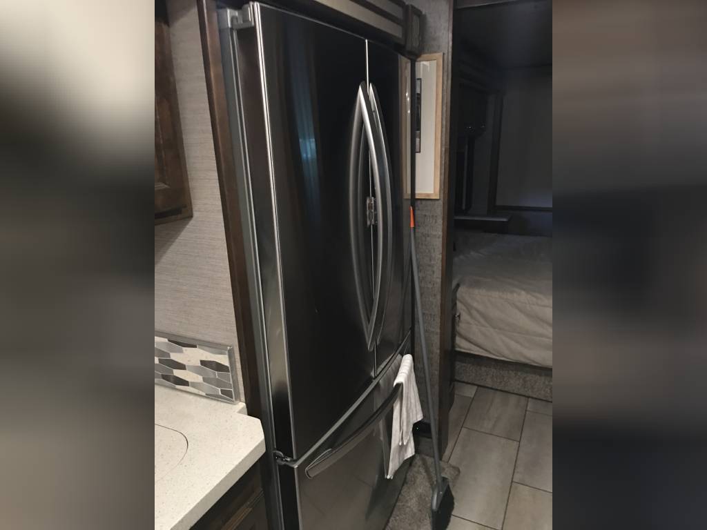 Photo 2 - 2021 Tiffin Motorhomes Class A Motorhome rental photo 10