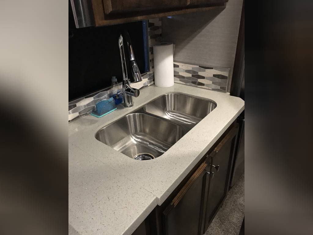 Photo 2 - 2021 Tiffin Motorhomes Class A Motorhome rental photo 11