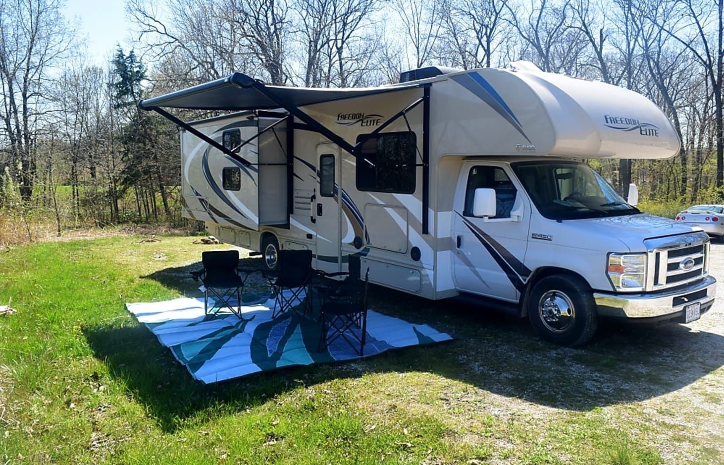 Photo 0 - 2018 Thor Motor Coach Class C Motorhome rental photo 2