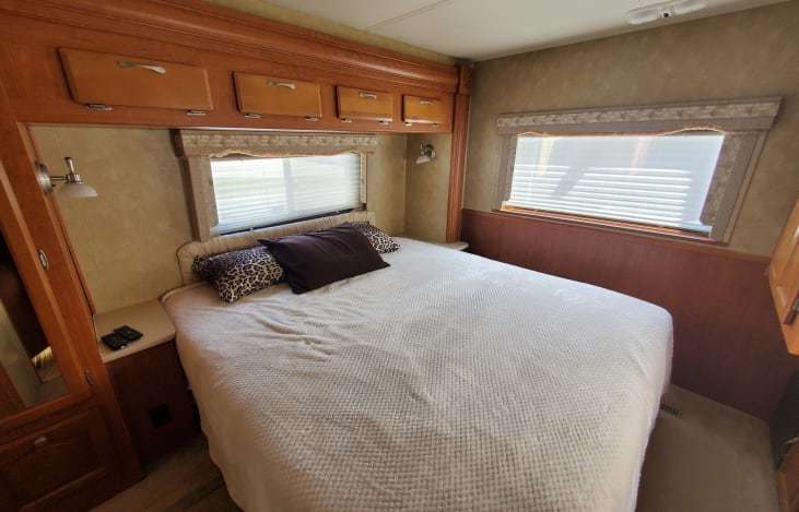 Photo 14 - 2008 Forest River Class A Motorhome rental photo 16