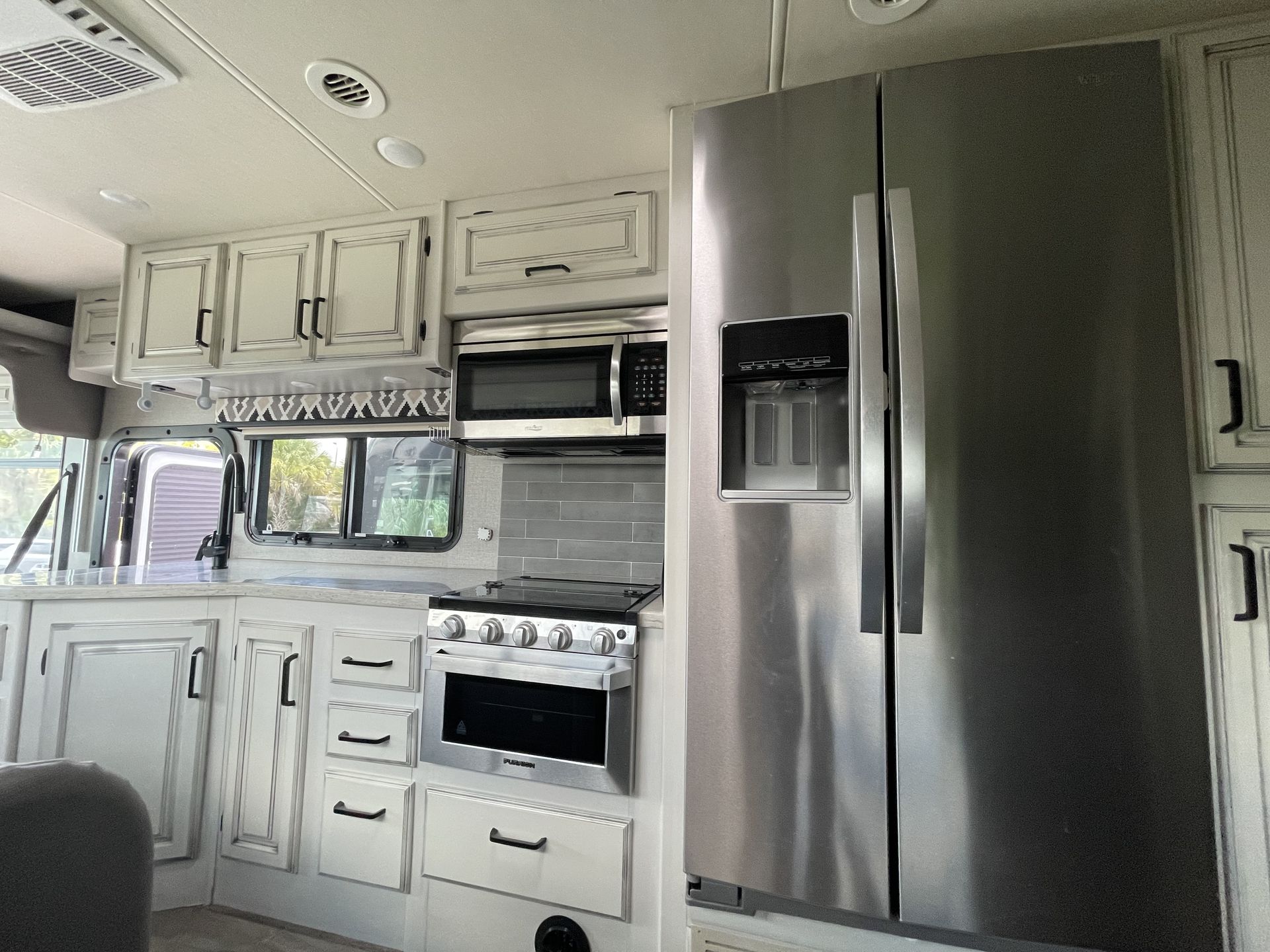Photo 4 - 2021 Jayco Class A Motorhome rental photo 6