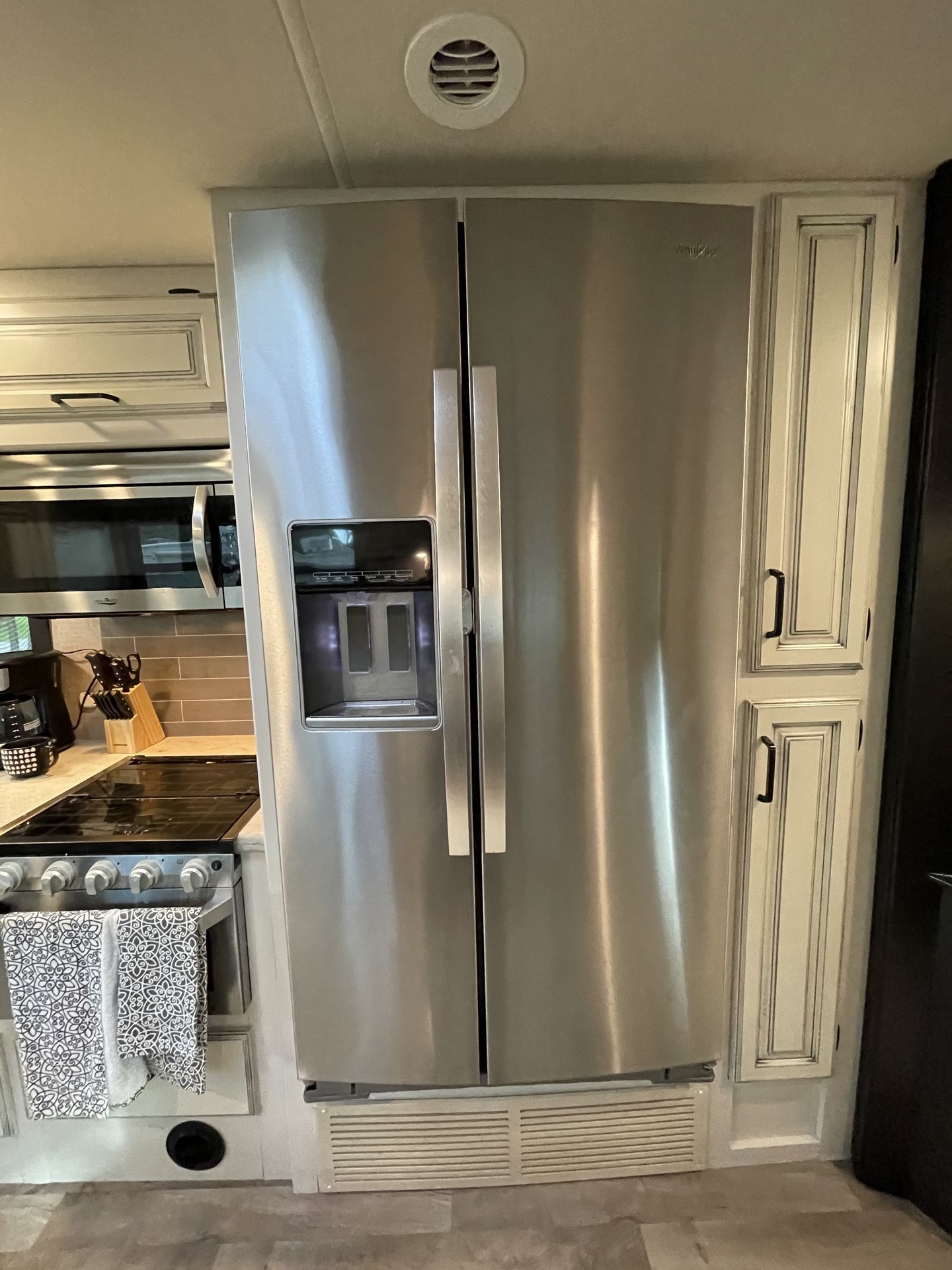 Photo 11 - 2021 Jayco Class A Motorhome rental photo 13