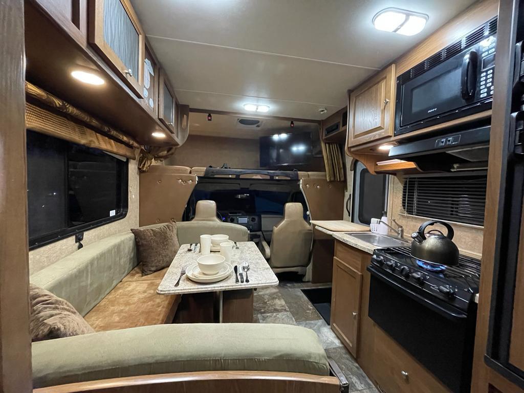 Photo 8 - 2016 Ford Class C Motorhome rental photo 10