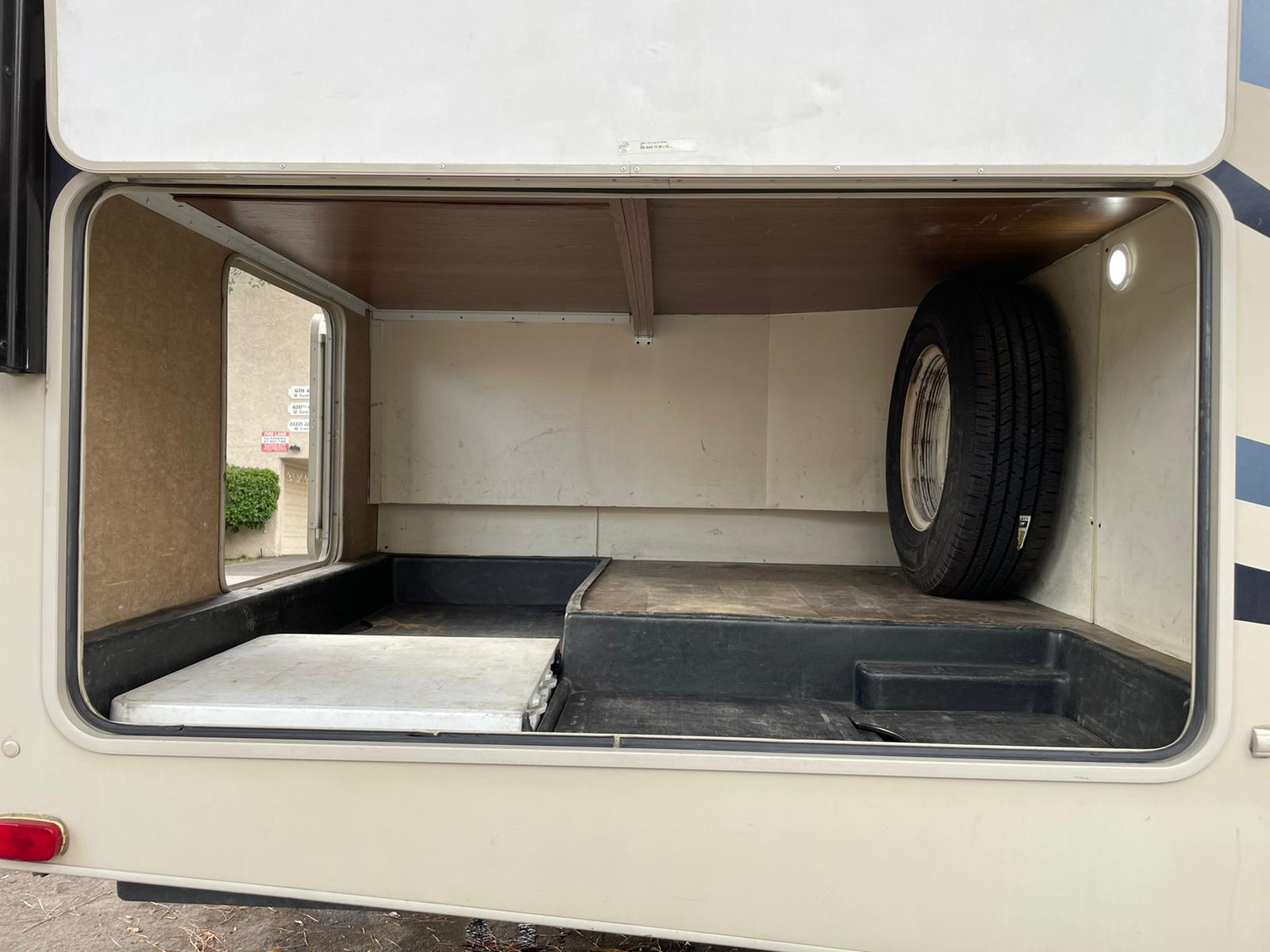 Photo 11 - 2016 Ford Class C Motorhome rental photo 13