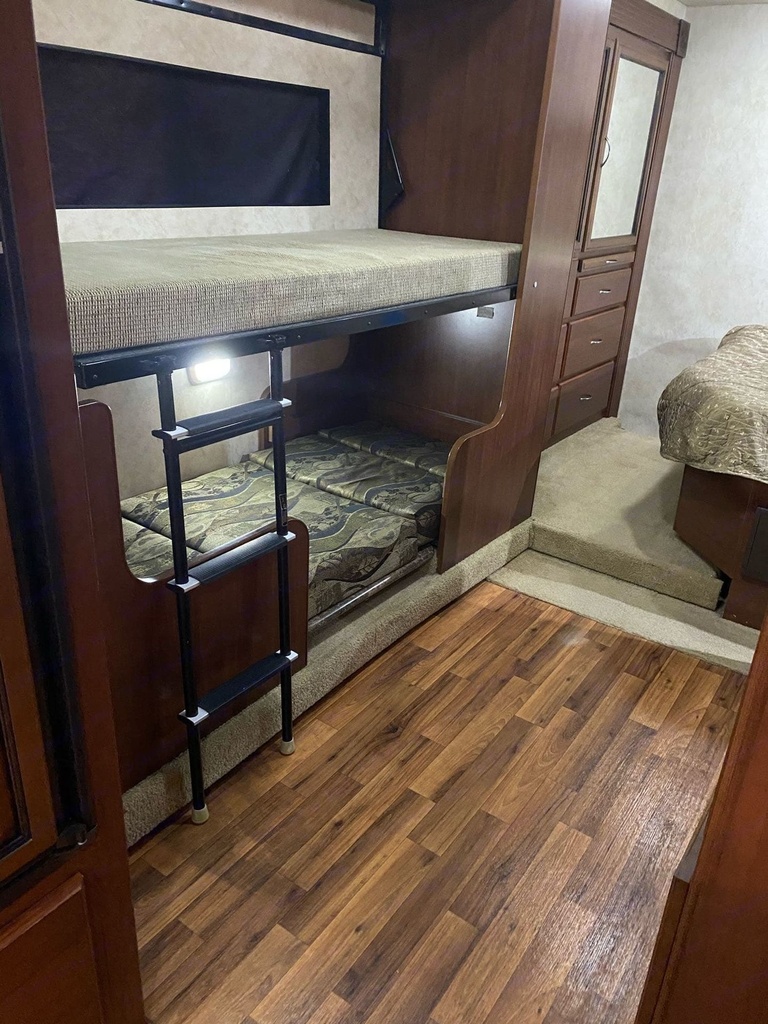 Photo 4 - 2011 Fleetwood Class A Motorhome rental photo 6