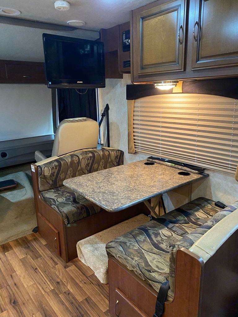Photo 9 - 2011 Fleetwood Class A Motorhome rental photo 11
