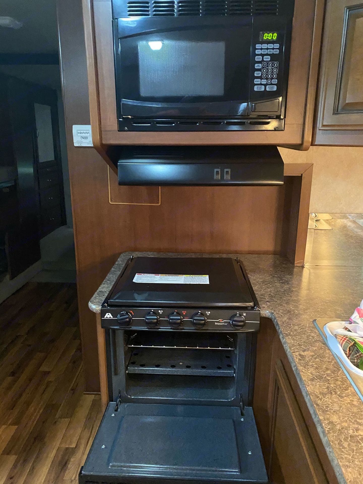 Photo 10 - 2011 Fleetwood Class A Motorhome rental photo 12