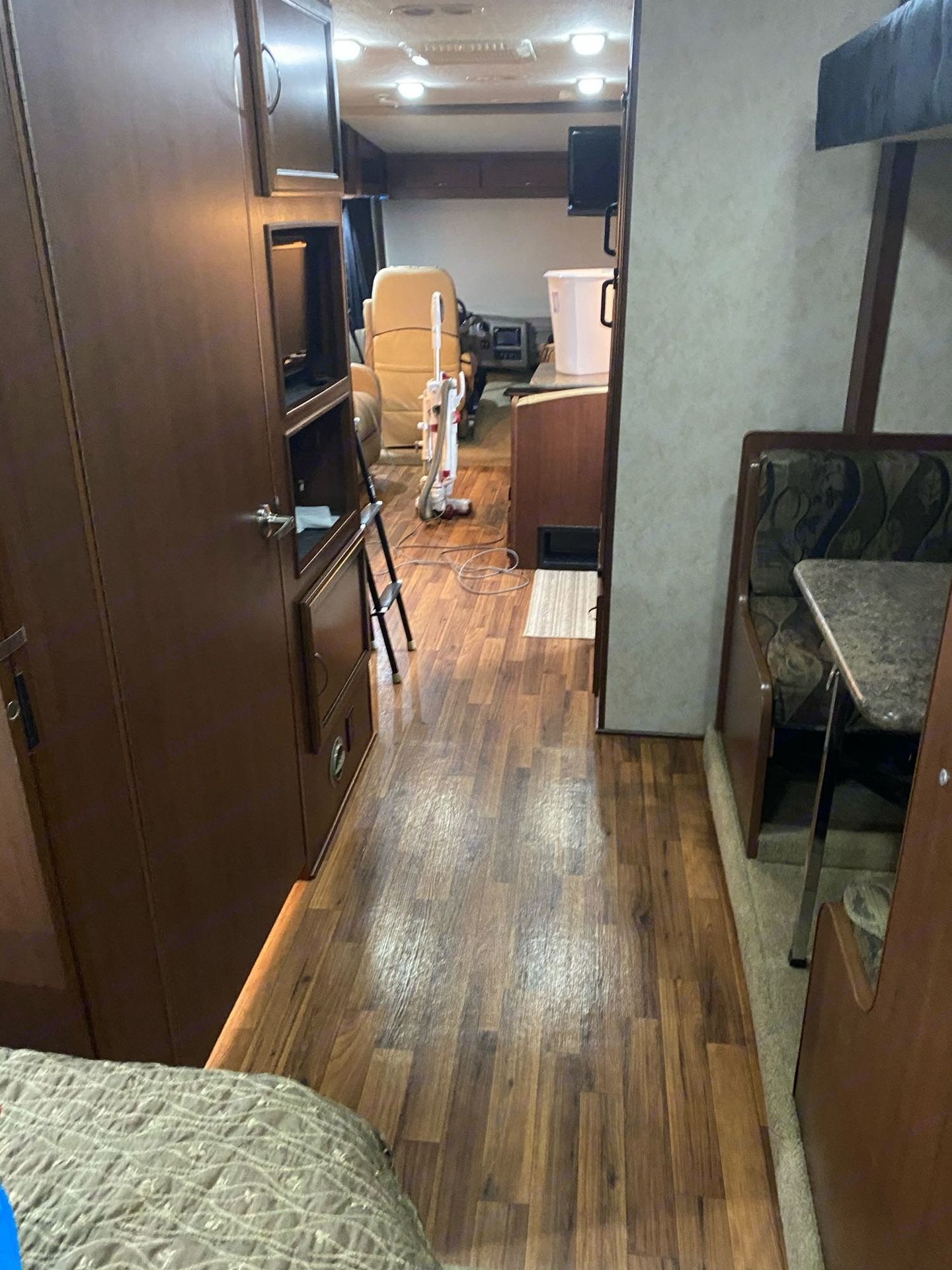 Photo 11 - 2011 Fleetwood Class A Motorhome rental photo 13