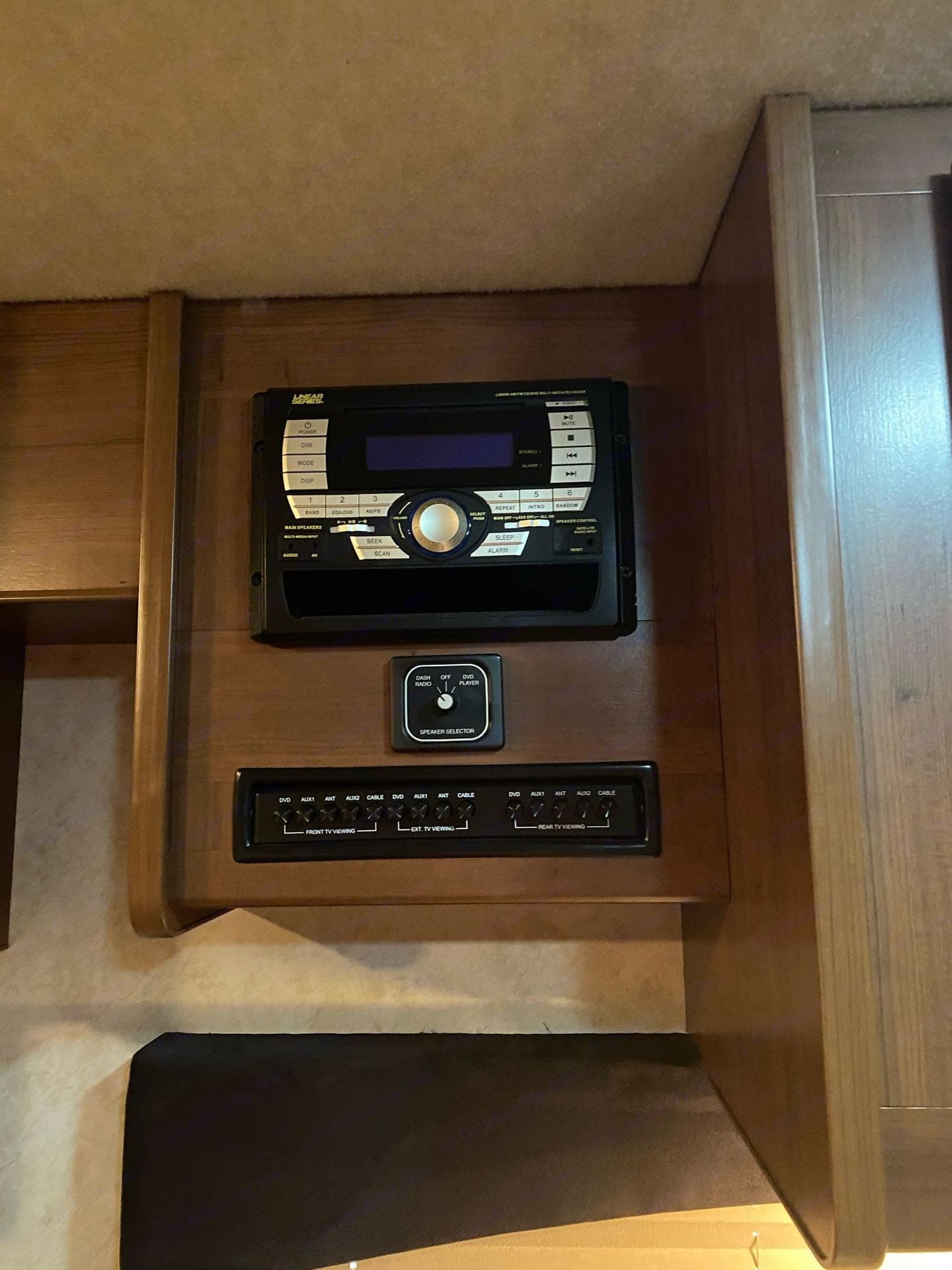 Photo 14 - 2011 Fleetwood Class A Motorhome rental photo 16