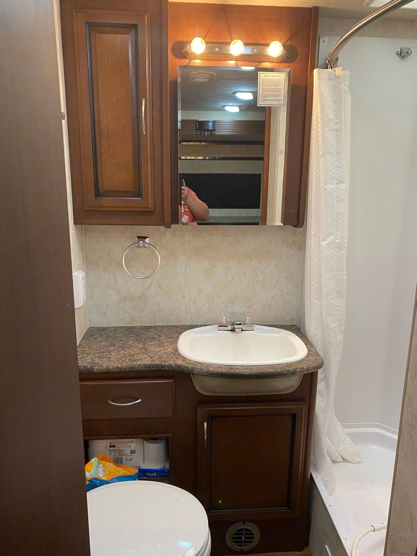 Photo 16 - 2011 Fleetwood Class A Motorhome rental photo 18