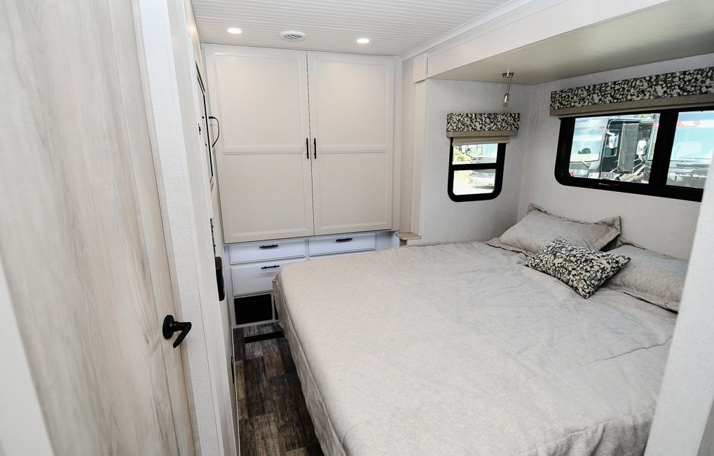Photo 3 - 2021 Dynamax Class C Motorhome rental photo 9