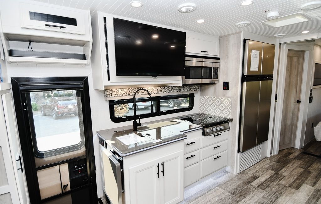 Photo 4 - 2021 Dynamax Class C Motorhome rental photo 11