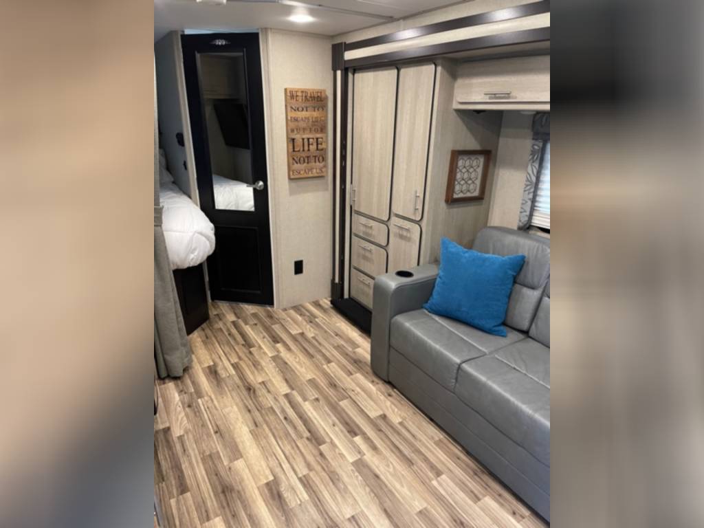 Photo 1 - 2016 Renegade Class B Motorhome rental photo 9
