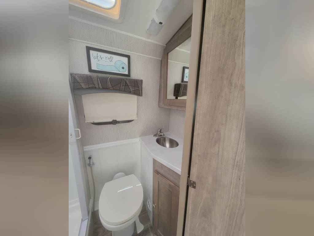Photo 1 - 2021 Phoenix Usa Class B Motorhome rental photo 3