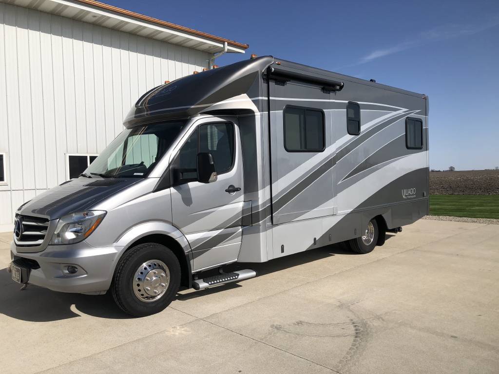 Photo 2 - 2018 Renegade Class B Motorhome rental photo 16