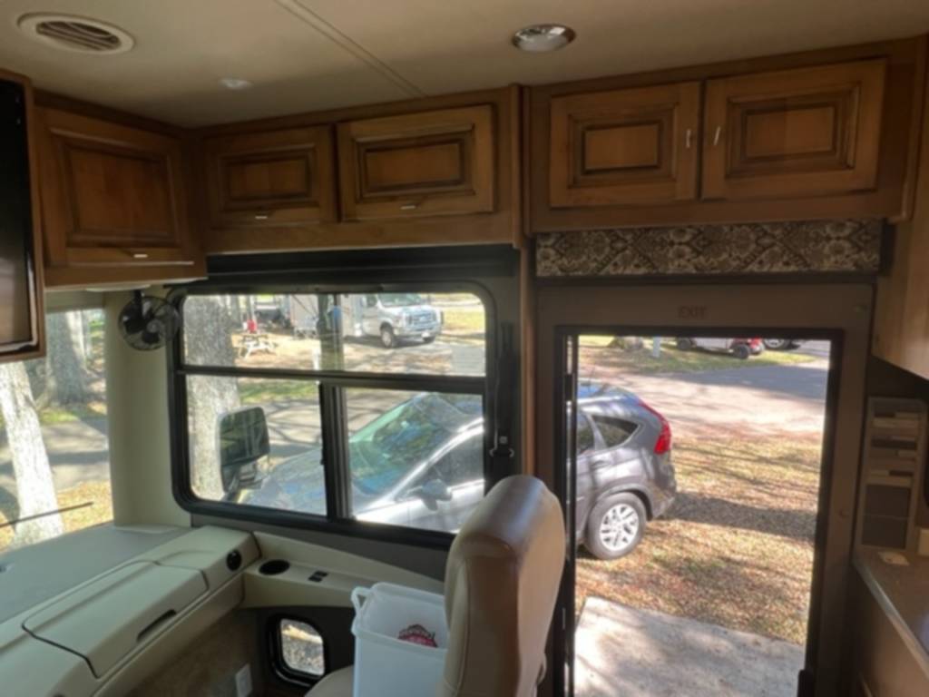 Photo 2 - 2018 Tiffin Motorhomes Class A Motorhome rental photo 11