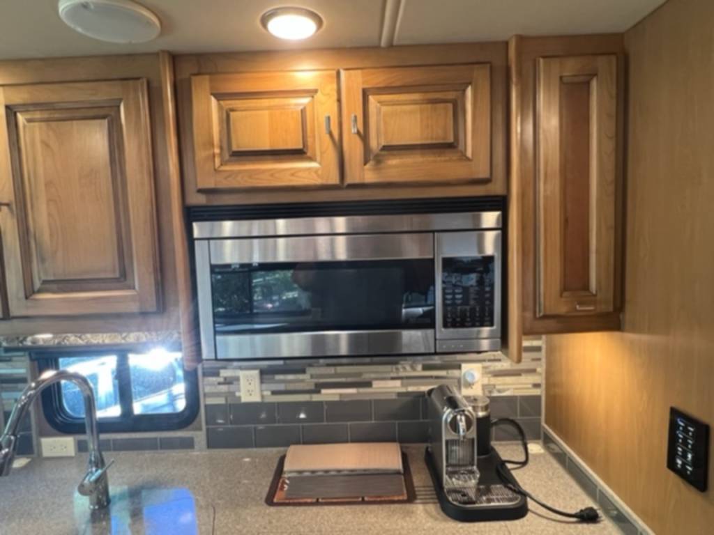 Photo 2 - 2018 Tiffin Motorhomes Class A Motorhome rental photo 16