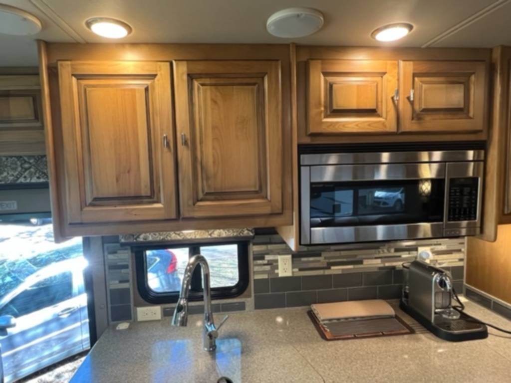 Photo 2 - 2018 Tiffin Motorhomes Class A Motorhome rental photo 17