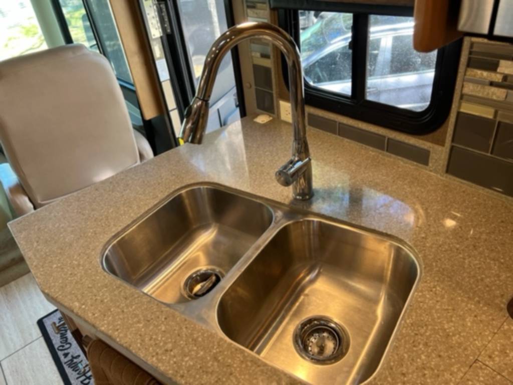 Photo 3 - 2018 Tiffin Motorhomes Class A Motorhome rental photo 24