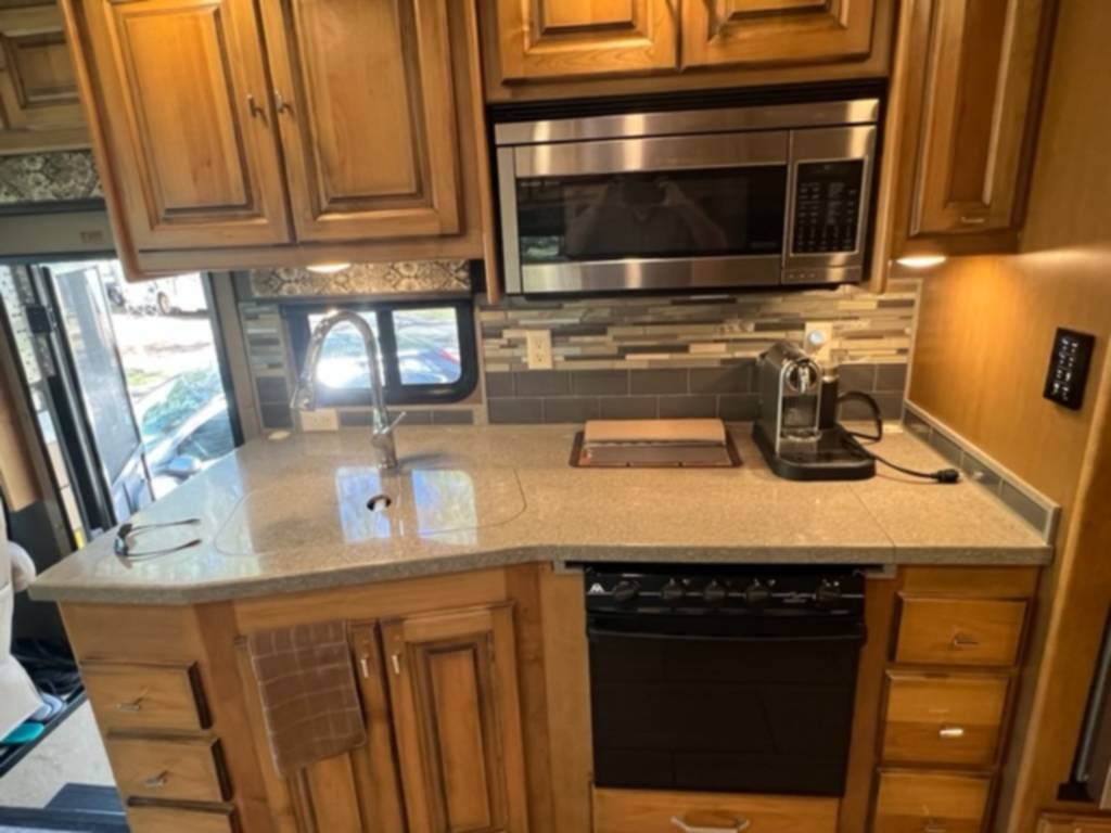 Photo 3 - 2018 Tiffin Motorhomes Class A Motorhome rental photo 25
