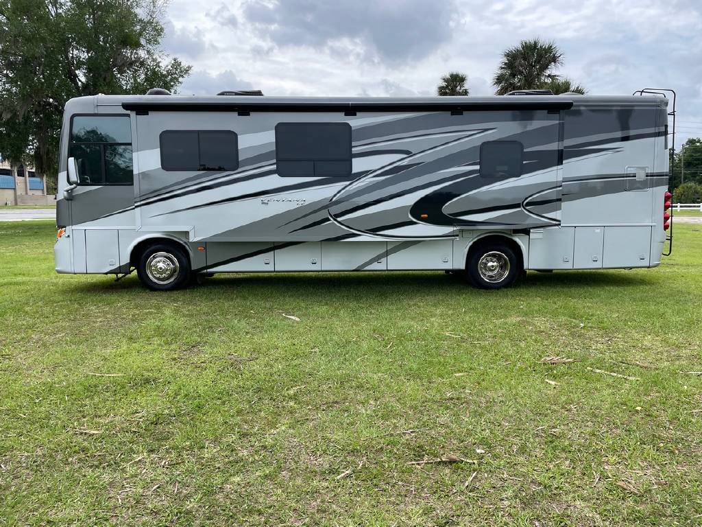 Photo 11 - 2016 Newmar Class A Motorhome rental photo 13