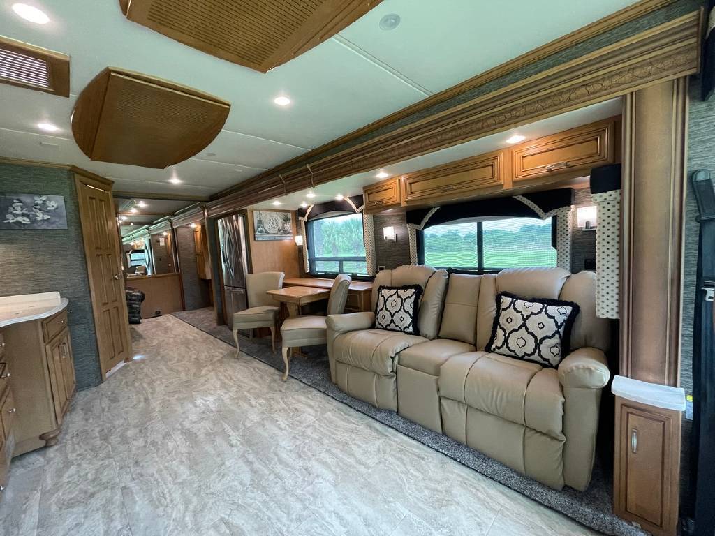 Photo 12 - 2016 Newmar Class A Motorhome rental photo 18