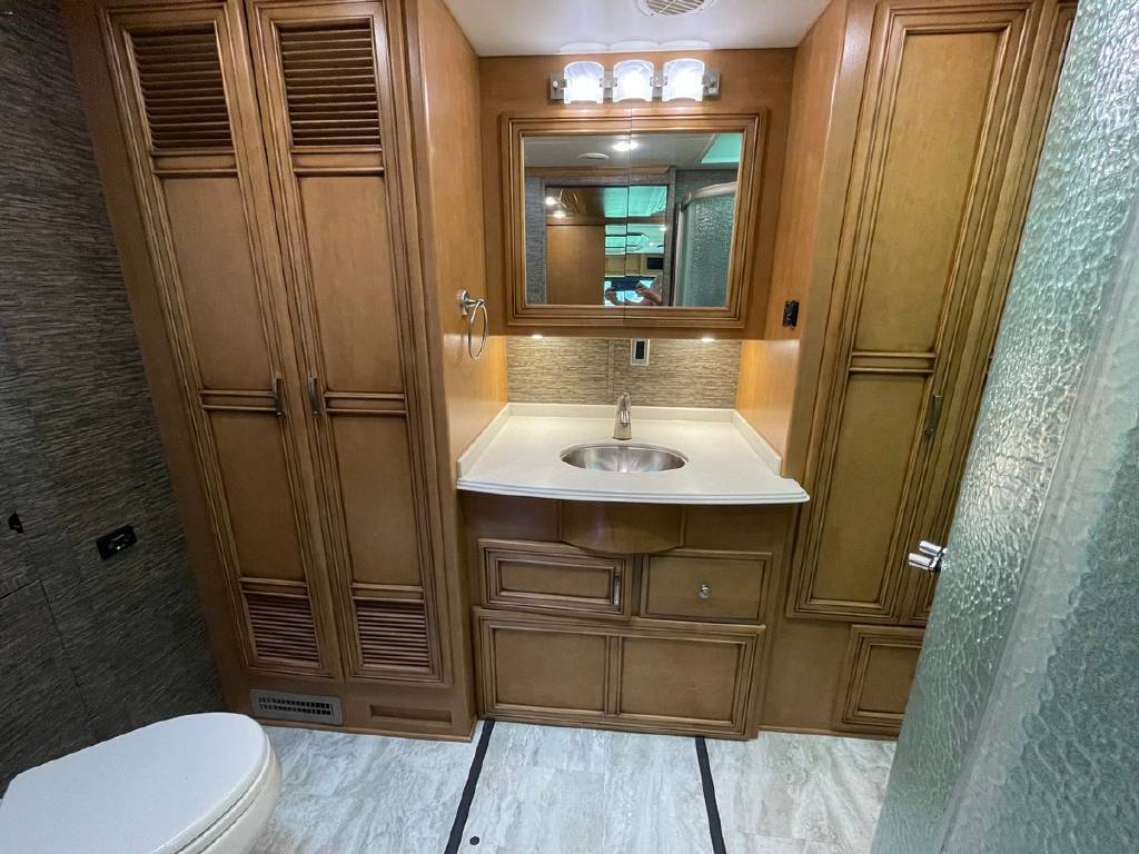 Photo 12 - 2016 Newmar Class A Motorhome rental photo 19